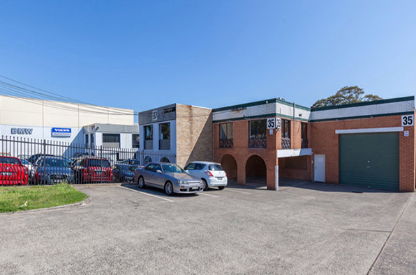 We were appointed to manage the sale of an industrial warehouse. Our client was keen to sell the property but was busy with several other projects he had already committed to.
