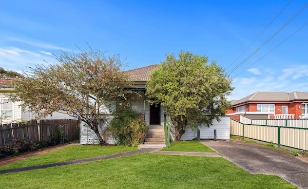 Locate Negotiate was engaged by a family member acting as the executor of an estate to project manage the sale of a residential property. The client sought assistance navigating the process, from assessing the property and selecting an agent to managing communication and negotiations.