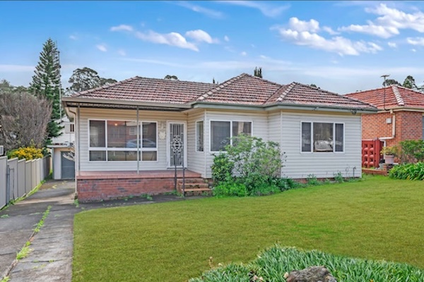 Locate Negotiate was engaged by a family to assist with the sale of their long-held family home as their mother transitioned into aged care. With the sale proceeds needed to fund aged care accommodation, the family sought professional guidance to ensure a clear, strategic, and well-managed sales process.