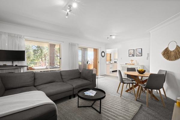 10:206-208 Willarong Road, Caringbah 1